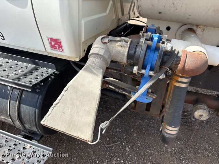 image for item EU0380 2006 International MA015 water truck