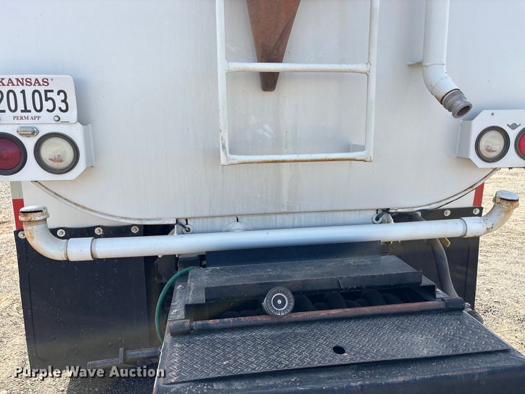 image for item EU0380 2006 International MA015 water truck