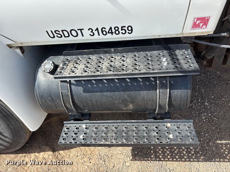 image for item EU0380 2006 International MA015 water truck