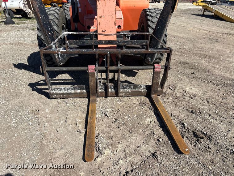 image for item EU0398 2011 JLG 10054 telehandler
