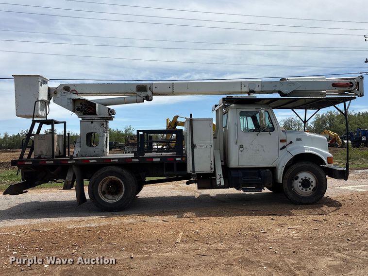 image for item EU0475 2001 International 4700 bucket truck