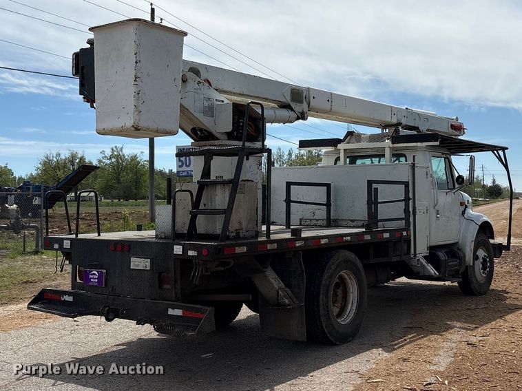 image for item EU0475 2001 International 4700 bucket truck