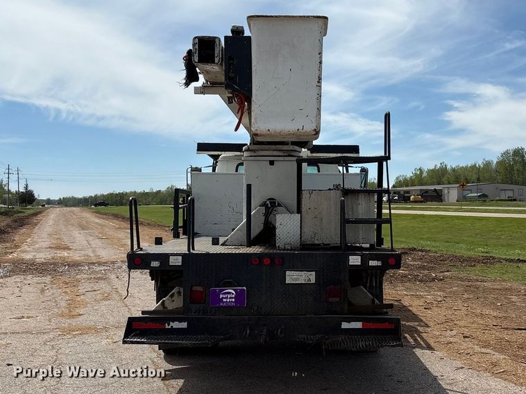 image for item EU0475 2001 International 4700 bucket truck