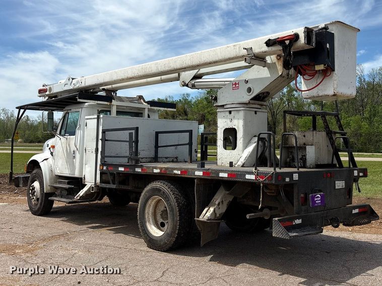 image for item EU0475 2001 International 4700 bucket truck