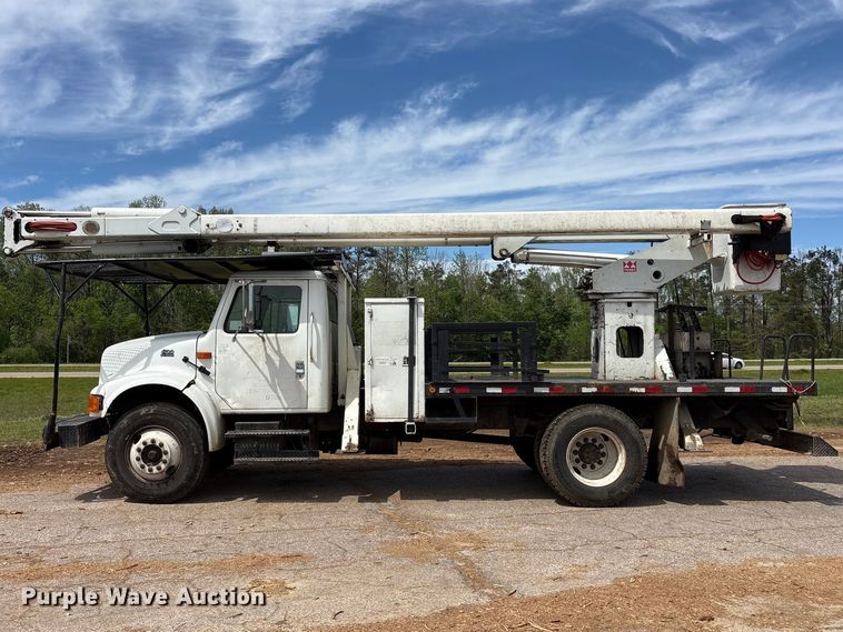 image for item EU0475 2001 International 4700 bucket truck