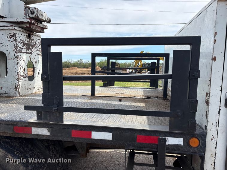 image for item EU0475 2001 International 4700 bucket truck