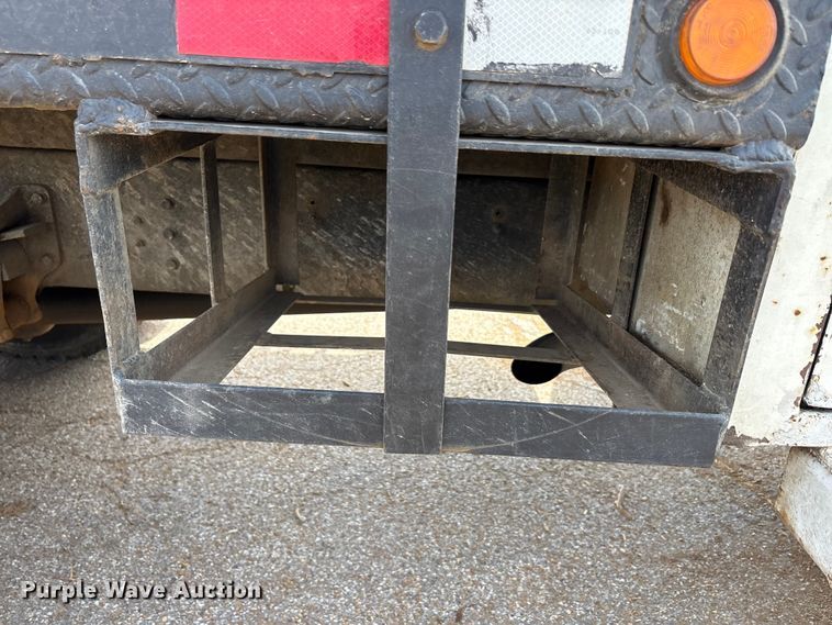 image for item EU0475 2001 International 4700 bucket truck