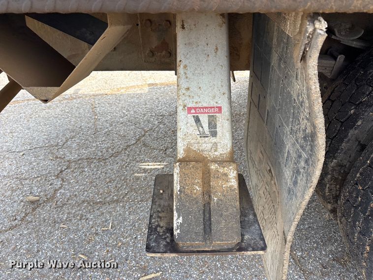 image for item EU0475 2001 International 4700 bucket truck