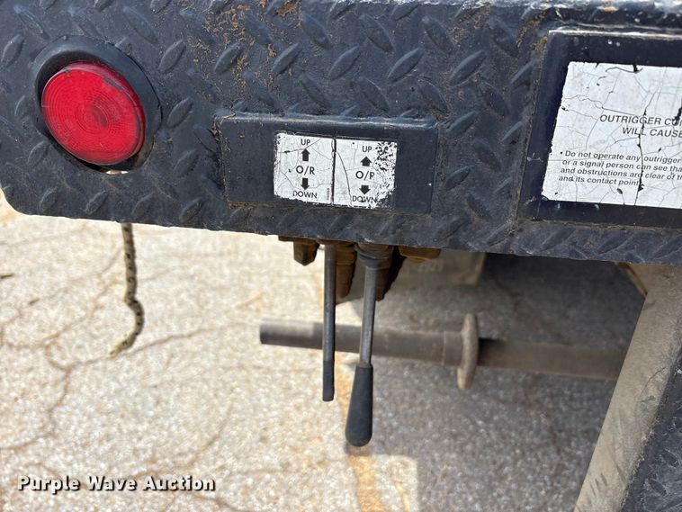 image for item EU0475 2001 International 4700 bucket truck