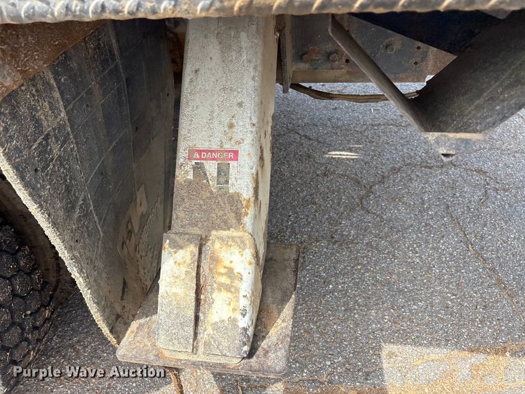 image for item EU0475 2001 International 4700 bucket truck