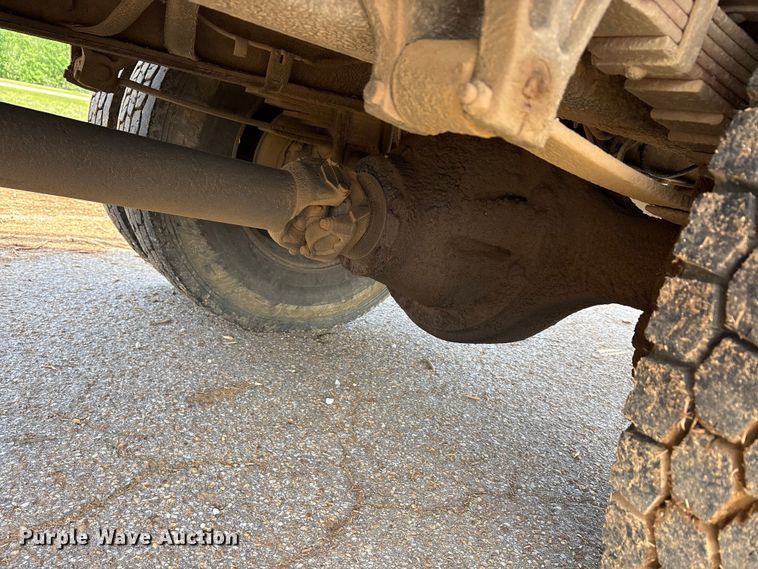 image for item EU0475 2001 International 4700 bucket truck