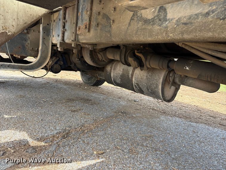 image for item EU0475 2001 International 4700 bucket truck