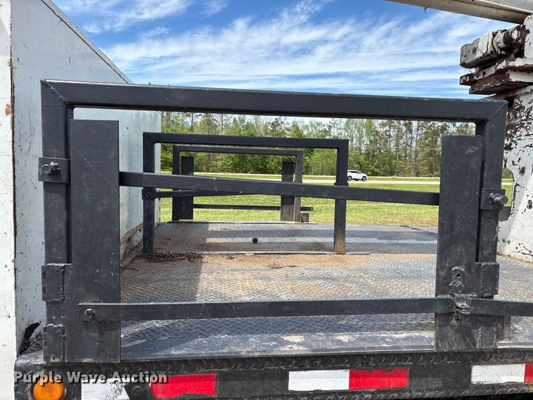 image for item EU0475 2001 International 4700 bucket truck