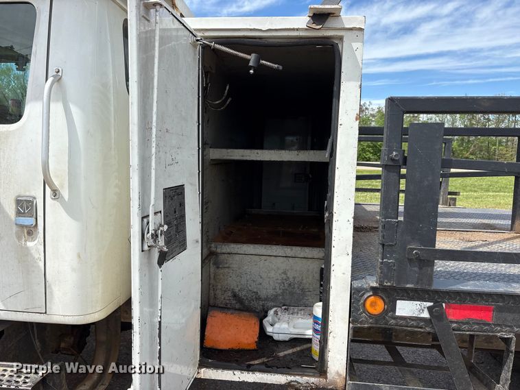 image for item EU0475 2001 International 4700 bucket truck