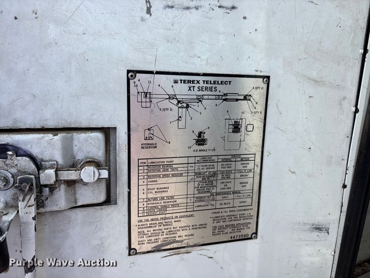 image for item EU0475 2001 International 4700 bucket truck