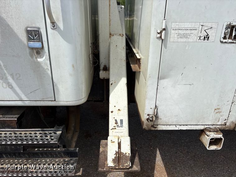 image for item EU0475 2001 International 4700 bucket truck