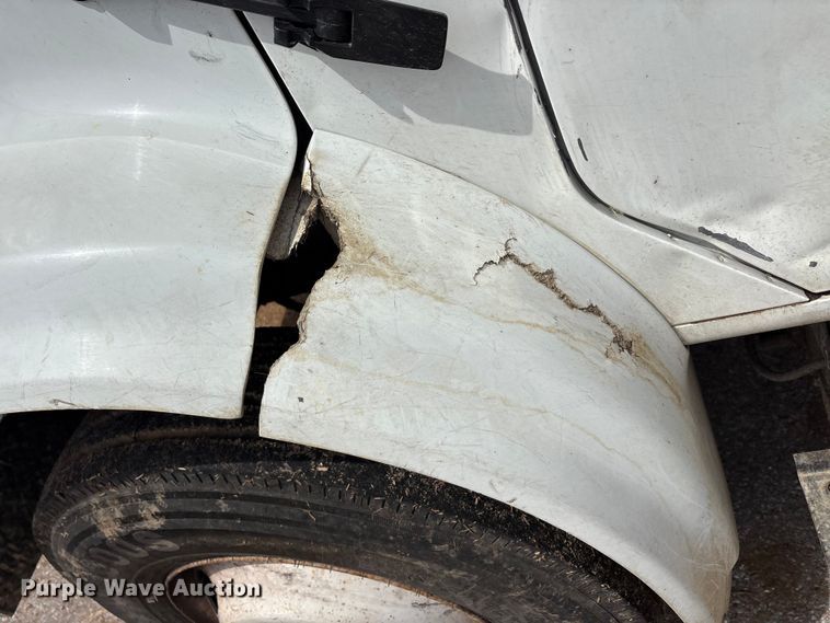 image for item EU0475 2001 International 4700 bucket truck