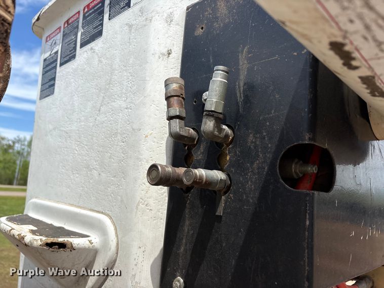 image for item EU0475 2001 International 4700 bucket truck