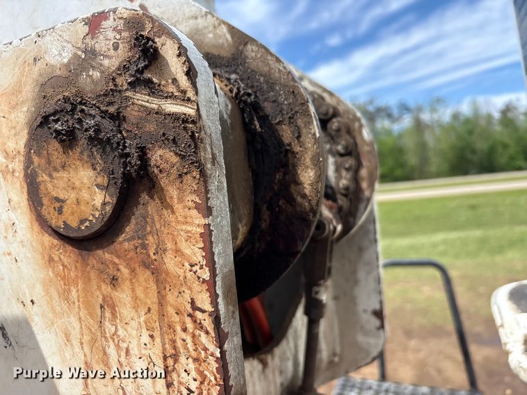 image for item EU0475 2001 International 4700 bucket truck