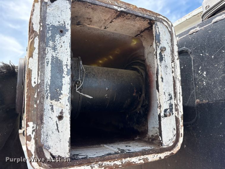 image for item EU0475 2001 International 4700 bucket truck