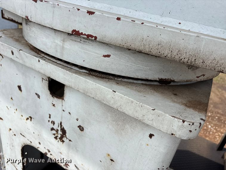 image for item EU0475 2001 International 4700 bucket truck