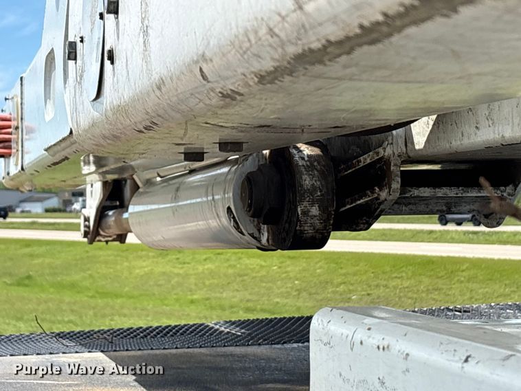 image for item EU0475 2001 International 4700 bucket truck