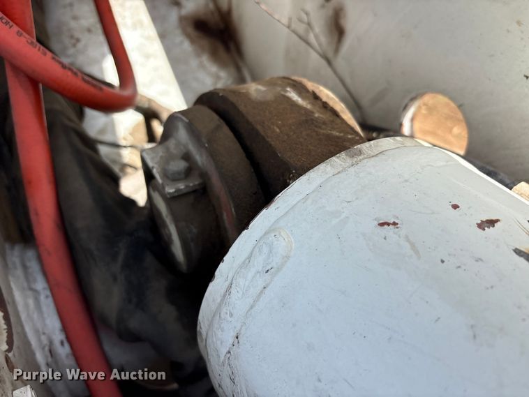 image for item EU0475 2001 International 4700 bucket truck