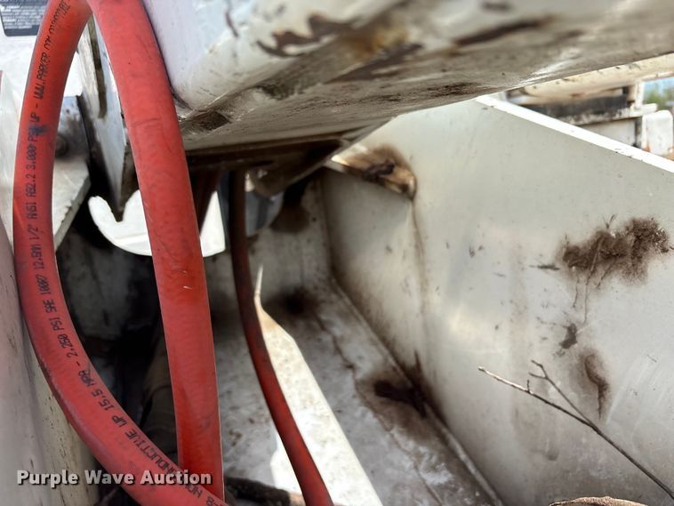 image for item EU0475 2001 International 4700 bucket truck