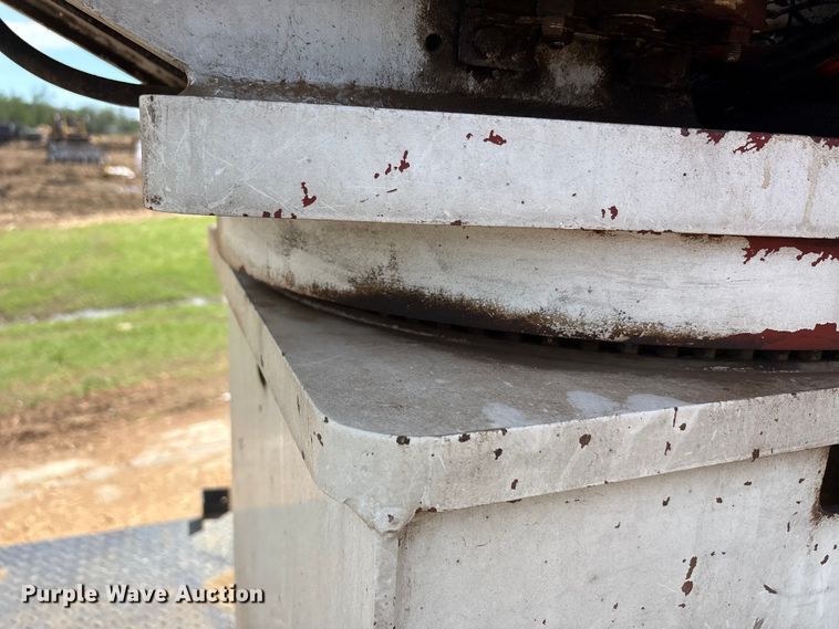 image for item EU0475 2001 International 4700 bucket truck