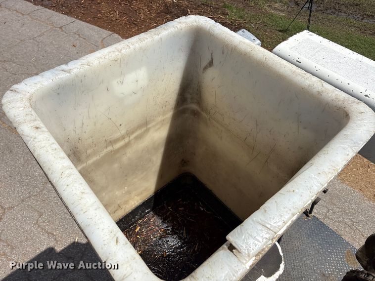 image for item EU0475 2001 International 4700 bucket truck