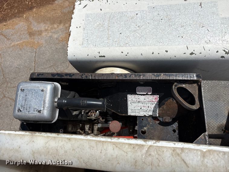 image for item EU0475 2001 International 4700 bucket truck