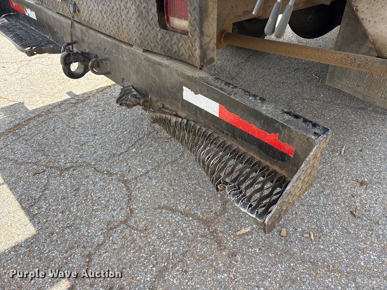 image for item EU0475 2001 International 4700 bucket truck