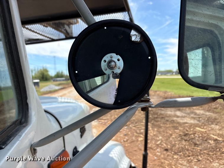 image for item EU0475 2001 International 4700 bucket truck