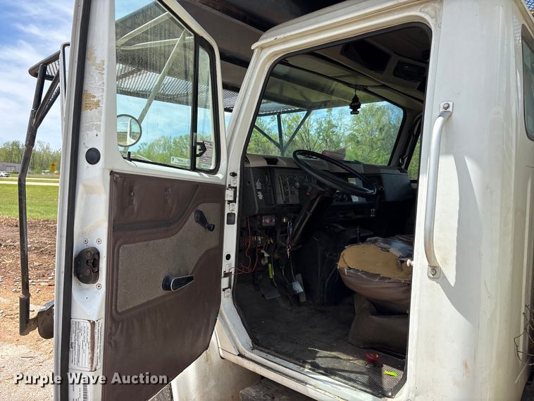 image for item EU0475 2001 International 4700 bucket truck