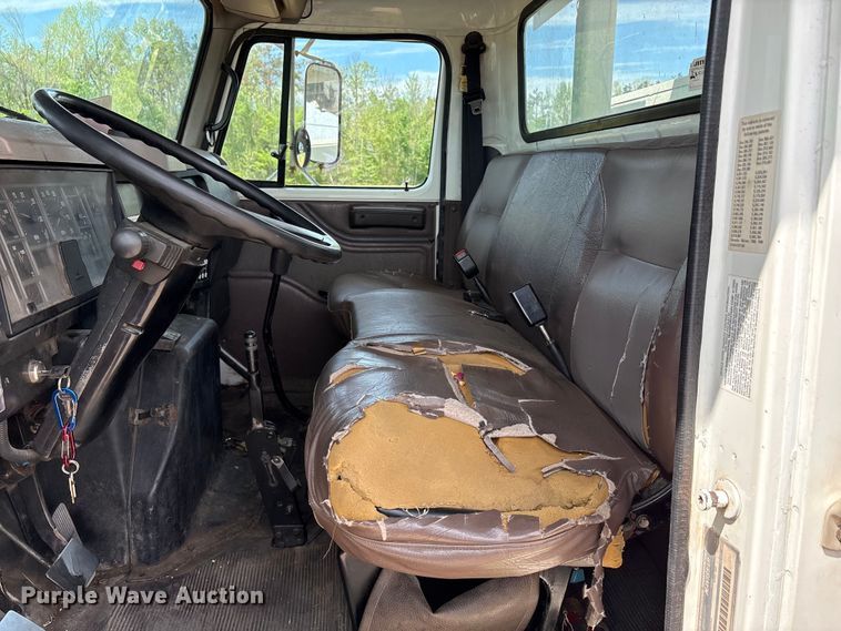 image for item EU0475 2001 International 4700 bucket truck