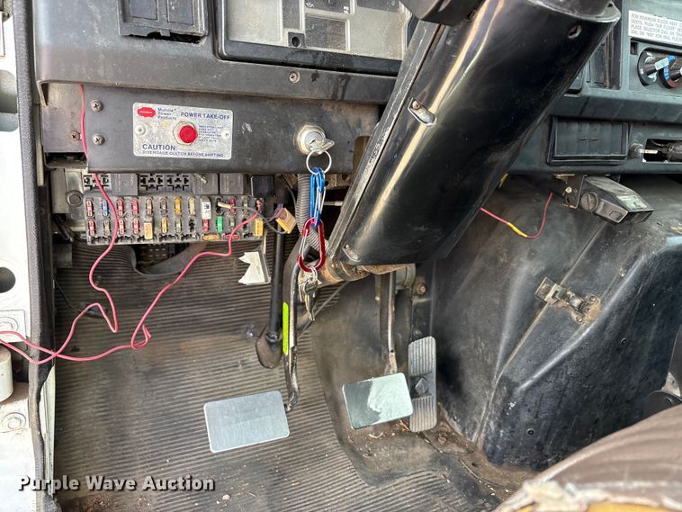 image for item EU0475 2001 International 4700 bucket truck