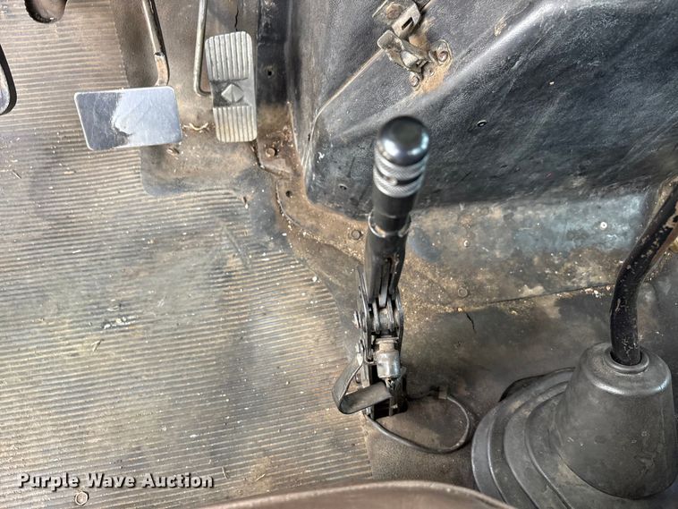 image for item EU0475 2001 International 4700 bucket truck