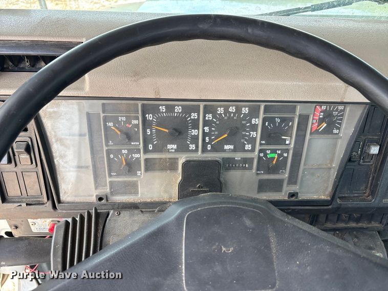 image for item EU0475 2001 International 4700 bucket truck