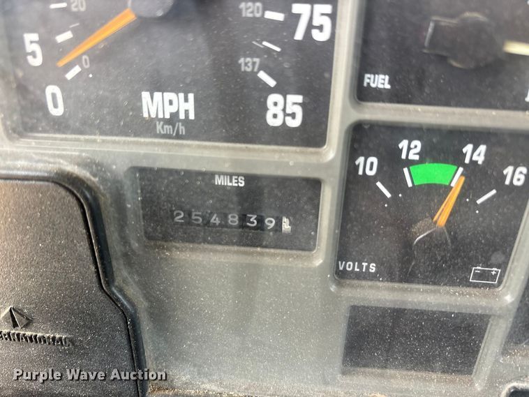 image for item EU0475 2001 International 4700 bucket truck