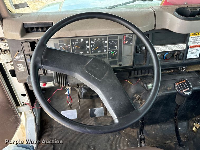 image for item EU0475 2001 International 4700 bucket truck