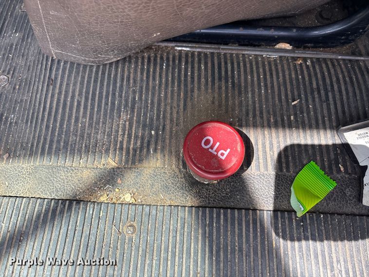 image for item EU0475 2001 International 4700 bucket truck