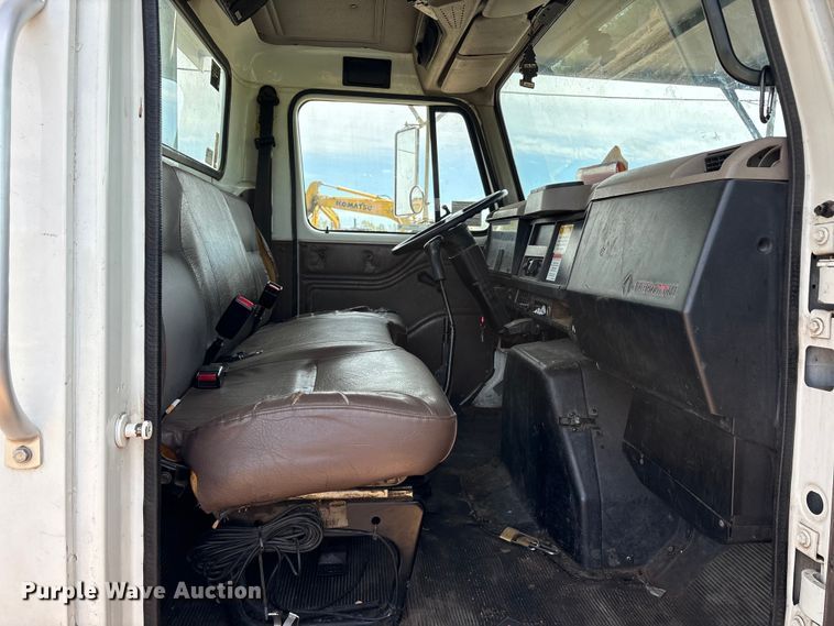 image for item EU0475 2001 International 4700 bucket truck