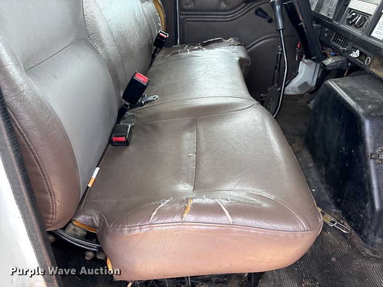 image for item EU0475 2001 International 4700 bucket truck