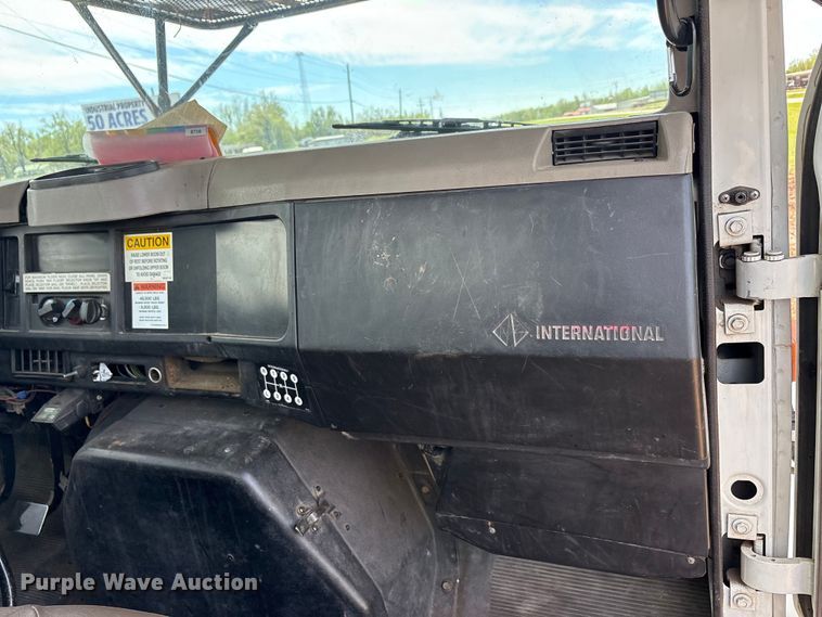 image for item EU0475 2001 International 4700 bucket truck