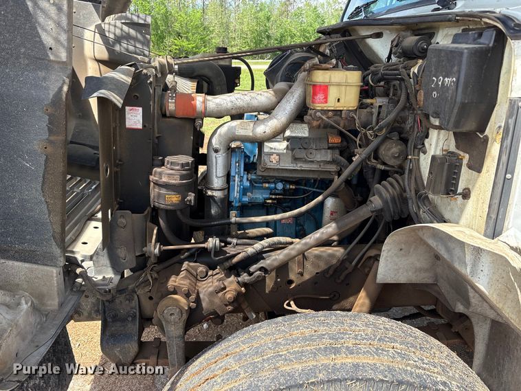 image for item EU0475 2001 International 4700 bucket truck