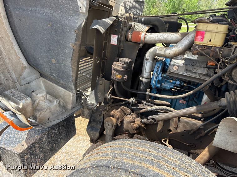 image for item EU0475 2001 International 4700 bucket truck