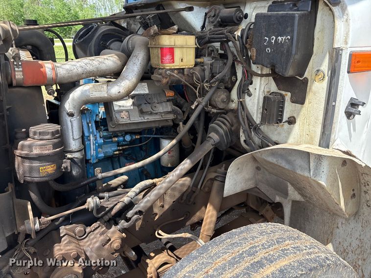 image for item EU0475 2001 International 4700 bucket truck