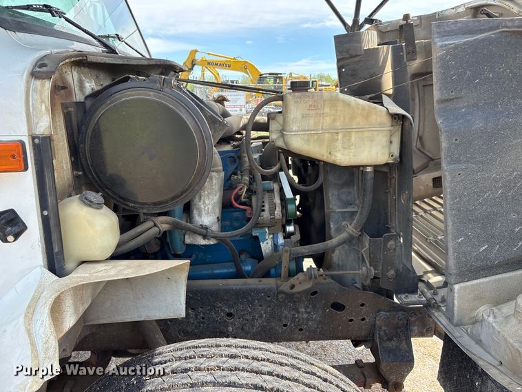 image for item EU0475 2001 International 4700 bucket truck