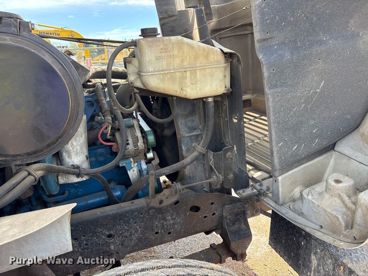 image for item EU0475 2001 International 4700 bucket truck