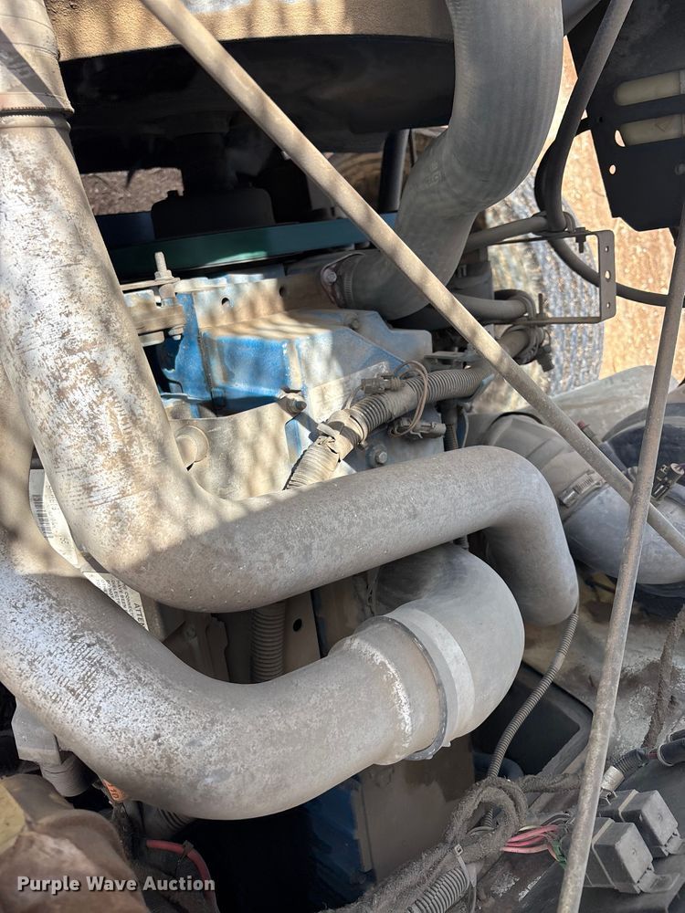 image for item EU0475 2001 International 4700 bucket truck